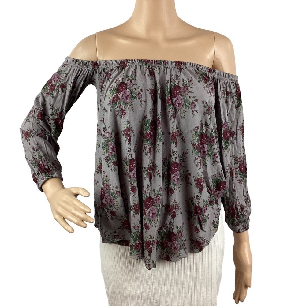 Urban Outfitters Truly Madly Deeply Top Size XS Gray Floral Off Shoulder